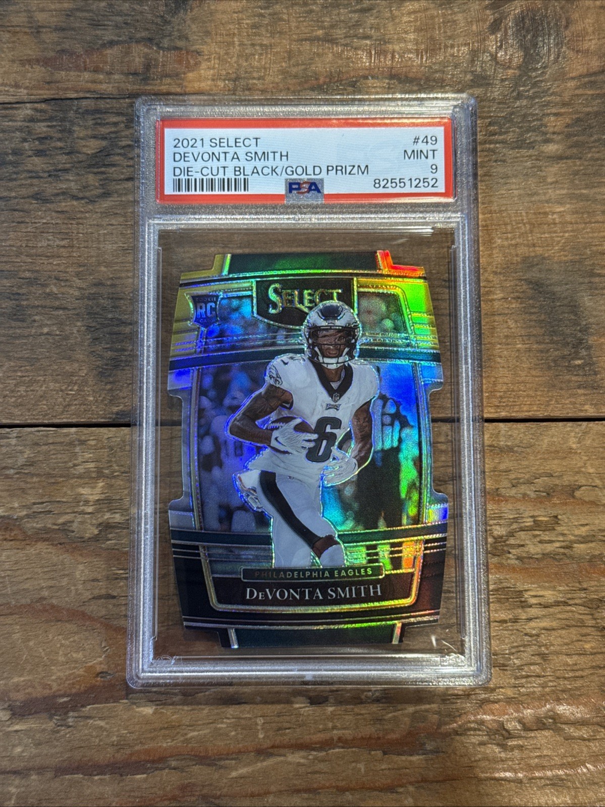 2021 Panini Select - Concourse Devonta Smith #49 Black & Gold Prizm Die-Cut (RC)