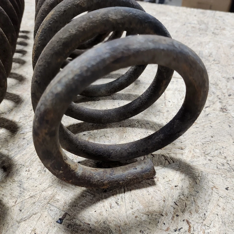 Par de molas helicoidais de suspensão dianteira C3 Corvette 68-82 OEM usado original - Imagem 3 de 4