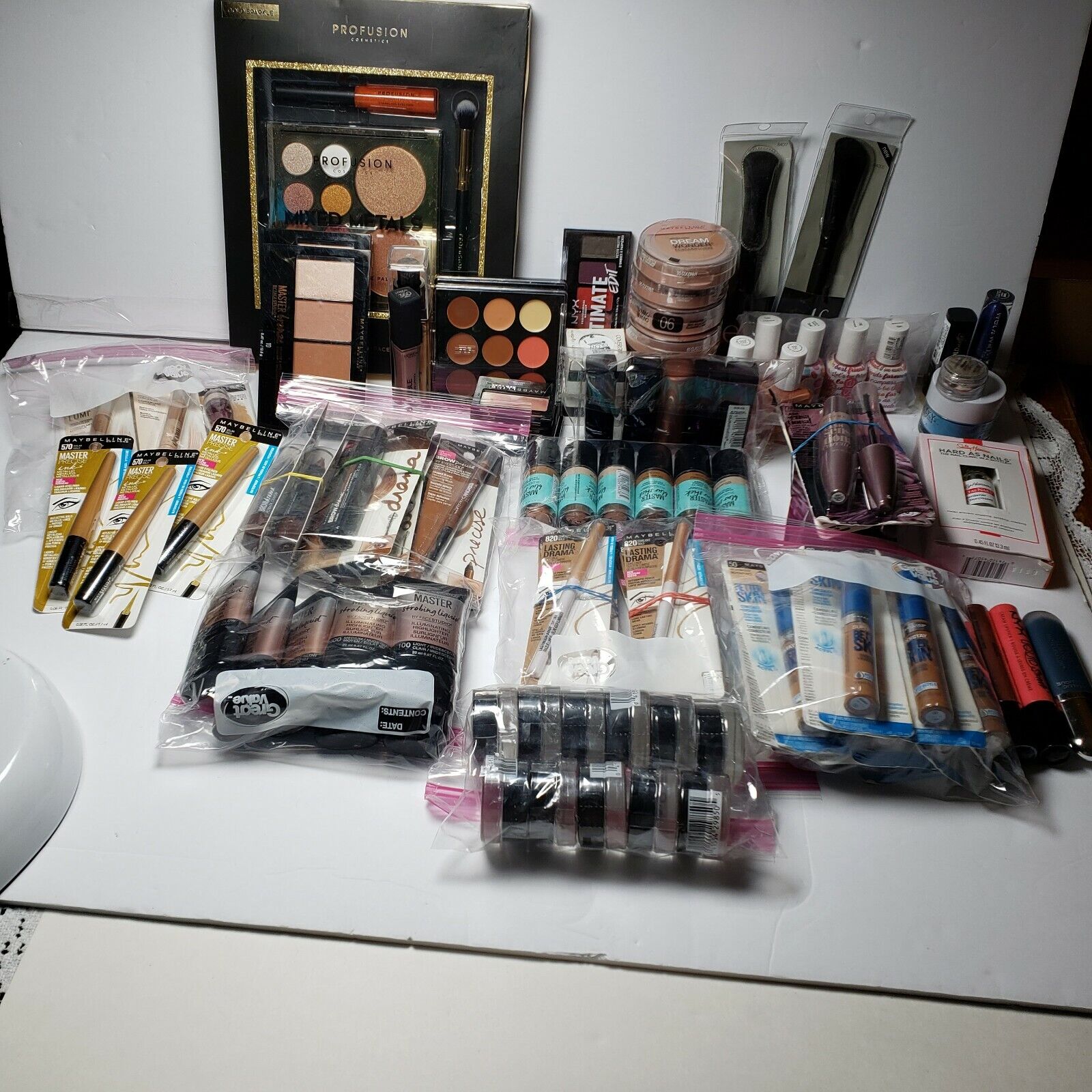 Makeup Lot- 96 pcs. New- 99% Maybelline- With Gift - Makeup Artist...