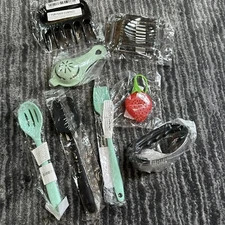 Kitchen Gadgets Lot Spatula Spoons, Meat Claw, Egg Slicer And More 8 Pack New