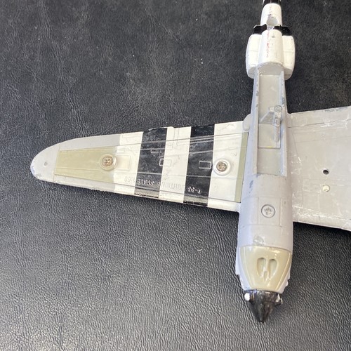 Lockheed P-38 Lightning 1/60 Scale Diecast Model by MotorMax - Picture 9 of 12