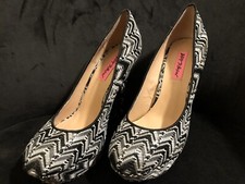 Betsey Johnson Black And White Vale Pumps Size 9