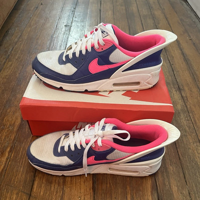 Nike White Pink Blue Athletic Sneakers Lace Up Mesh Synthetic Low Top Rubber