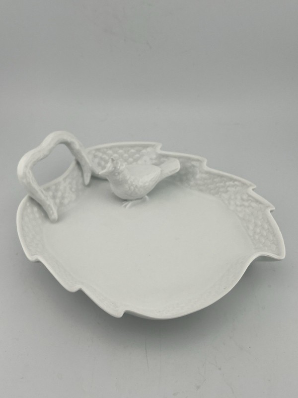 Vintage Paris Royal White Porcelain Leaf Shaped Trinket Dish w/ Bird  7” x 6”