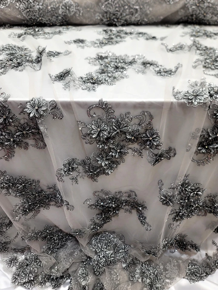 银色串珠蕾丝面料按码 3d 花卉水钻刺绣舞会礼服  — 第 2/4 张图片