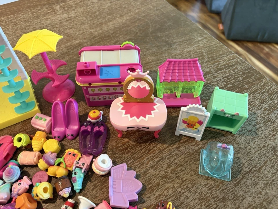 HUGE Shopkins Lot Dolls Furniture Food Happy Places Happy Home 265pc - Image 4 of 4