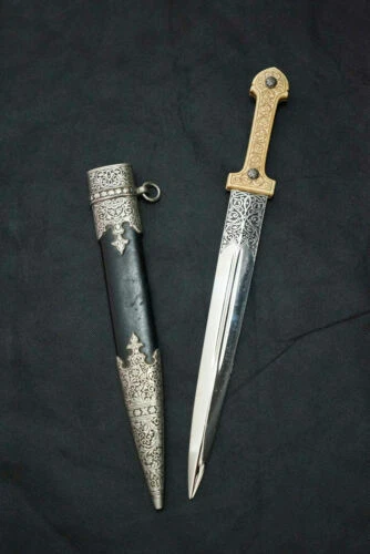 Double Ambidextrous Collectable Daggers