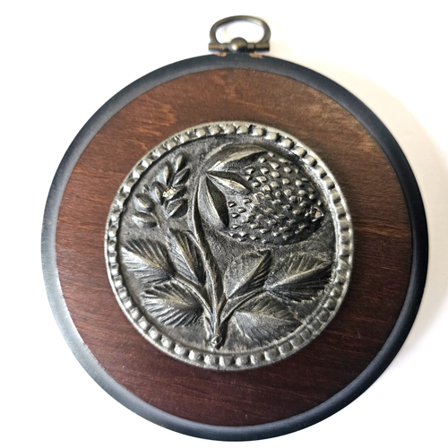 Vintage Set of 4 Peter Roberts Wood & Pewter Round 4.25" Wall Hanging Plaques. - Picture 4 of 7
