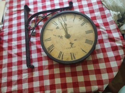 JD Bassett Train Station Clock.Like  New Never Used