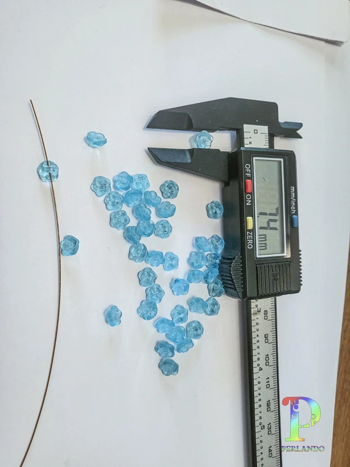 40 Glas Knöpfe Blüten hellblau 8 x 5 mm aus Neu Gablonz (173/1) - Bild 4 von 4