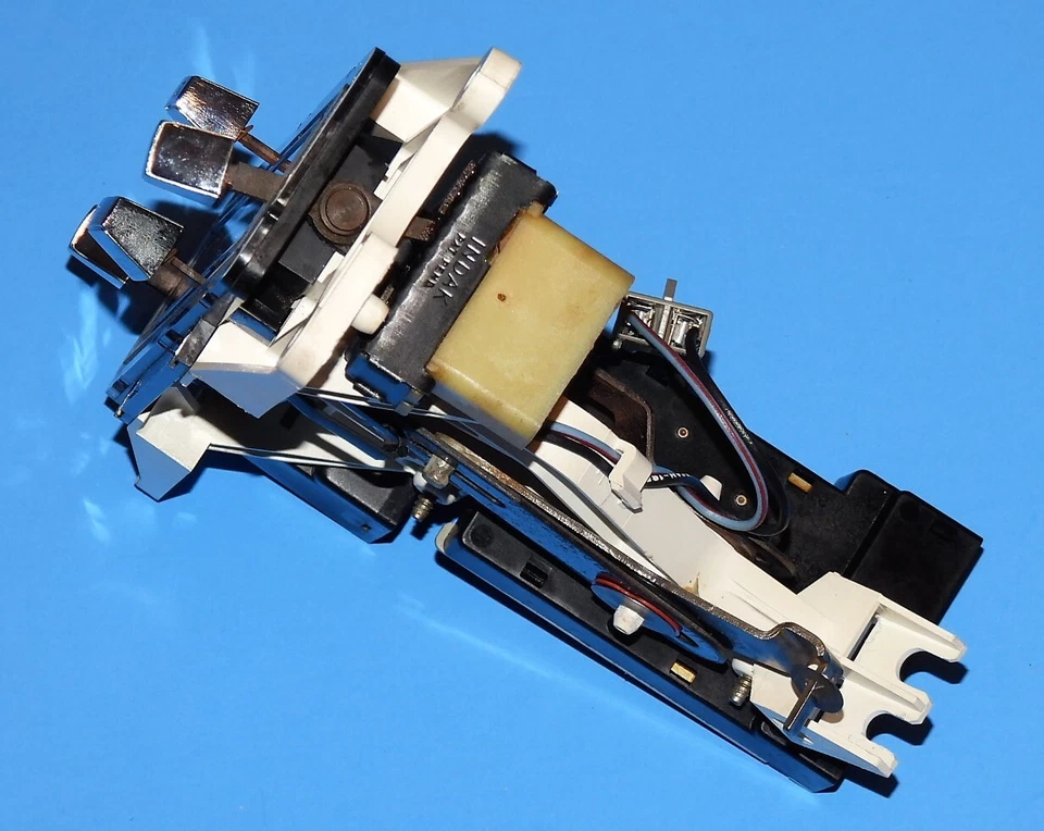 1981-1983 LINCOLN TOWN CAR MARK VI OEM AUTOMATIC CLIMATE CONTROL UNIT SWITCH - Image 4 of 4