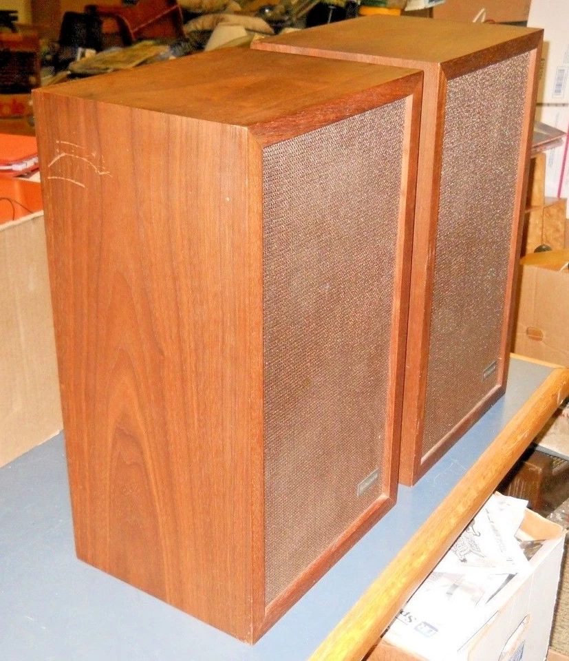 PAR DE ALTAVOCES CRITERIO 77 AÑOS 70 DE COLECCIÓN 30 VATIOS 99-02321WX GAMA H. F. MADERA 8 OHM  Foto 2 de 4