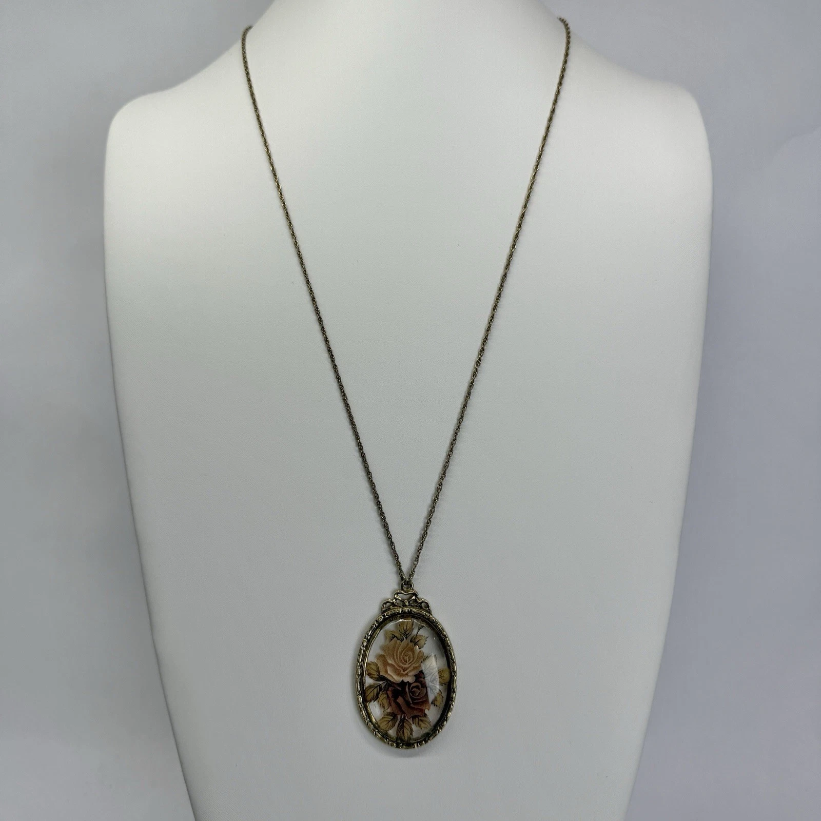 1928 Elegant Floral Rose Cameo Oval Gold Tone Vintage Necklace Jewelry N227
