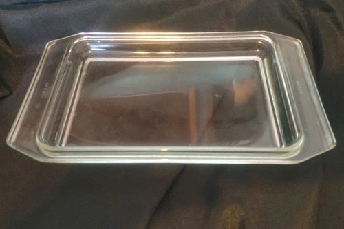 Pyrex Vintage Dish  550 C  12
