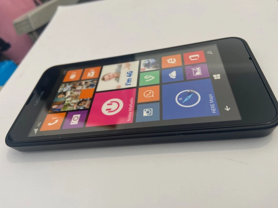 Smartphone Nokia Lumia 635 Maniquí Original en Negro Excelente Estado 'Como Nuevo' Foto 2 de 2