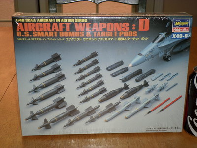 AIRCRAFT WEAPONS - USA SMART BOMBS & TARGET PODS, Plastic Model Kit, Scale 1/48