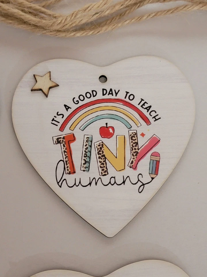 Lote de 8 enfeites de madeira para presentear ensinando amigos livros amor NOVO - Imagem 3 de 4