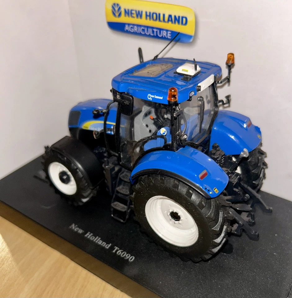 Universal Hobbies 1:32 Scale New Holland T6090 - Image 3 of 4