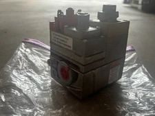 Honeywell 8071603 - VS820A 2003 Frymaster Gas Valve, Natural Gas, Millivolt