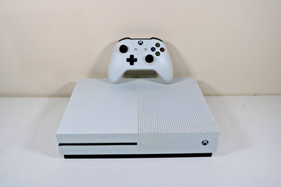 Microsoft Xbox One S Konsole: Weiß (500GB) - mit offiziellem Controller & Kabeln