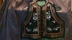 ANTIQUE 19c CHINESE SILK EMBROIDERED CHILD'S VEST WITH BUTTERFLIES,FL