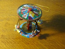 älterer Weihnachtsbaumschmuck, Blech, Karusell