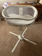 Halo Essentia Series Modern Lattice Bassinest Swivel Sleeper