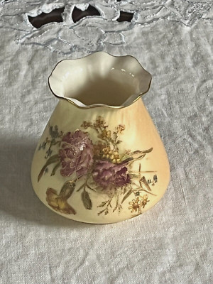 ANTIQUE ROYAL WORCESTER ENGLAND HAND PAINTED FLORAL BLUSH GILT 3.25'' VASE #G957