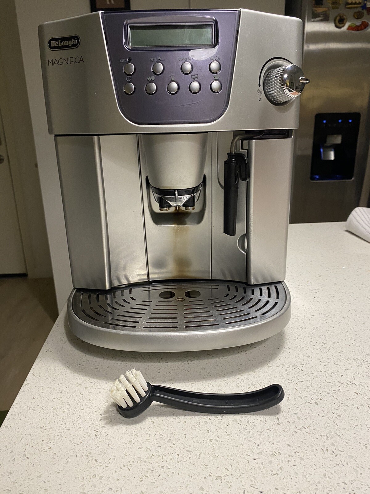 Delonghi ESAM4400 Magnifica Super Automatic Espresso Machine Used Or