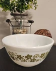 Pyrex Crazy Daisy Spring Blossom 402 Mixing Bowl 1.5 Qt White with Green Flowers