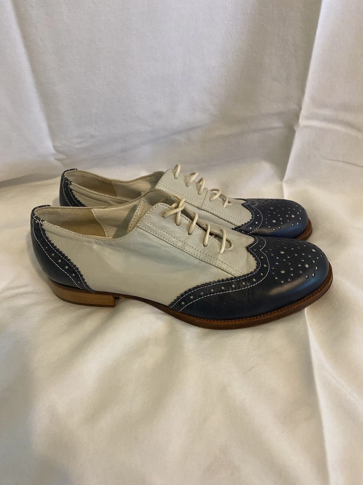 Zapatos de vestir Studio Pollini elegantes para mujer azules y blancos Foto 2 de 4