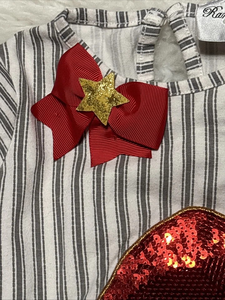 LN Rare Editions Meninas 18M Férias Papai Noel Lantejoulas Vermelhas Manga Longa Listrada - Imagem 3 de 4