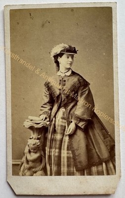 orig. CDV Foto Fotografie Frau Dame Bild alt Mode um 1860 Eton Hills Saunders