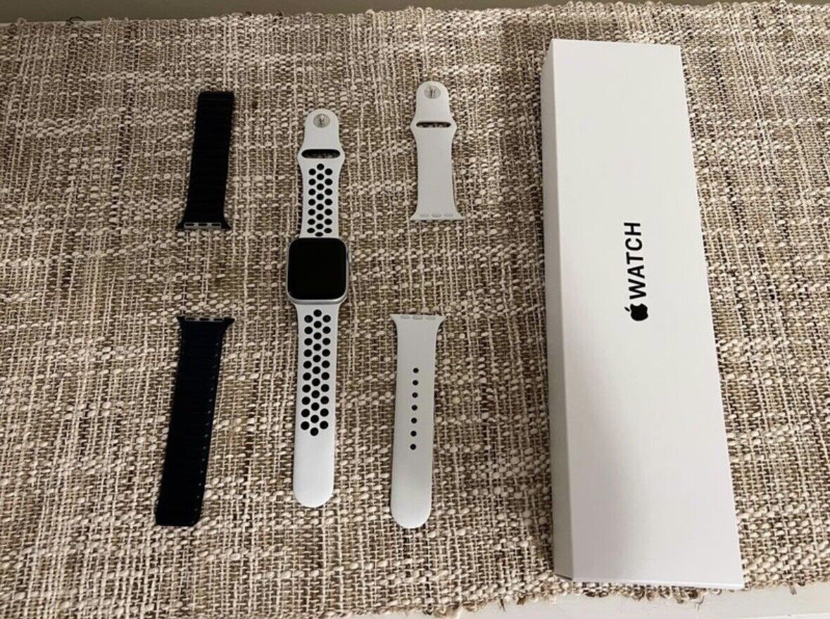 Apple Watch SE (2022) 40mm Silver Aluminum Case with Multiple Bands