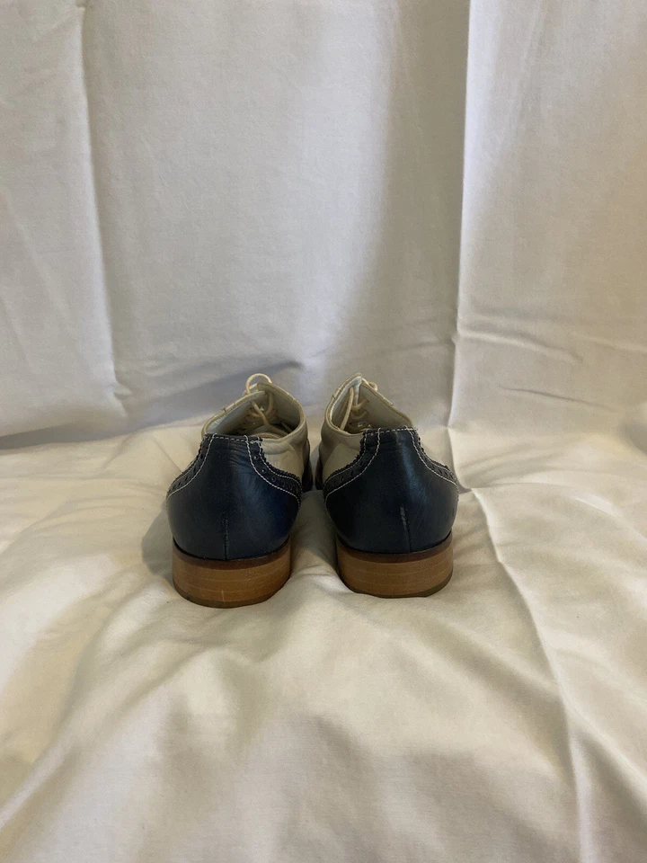 Zapatos de vestir Studio Pollini elegantes para mujer azules y blancos Foto 4 de 4