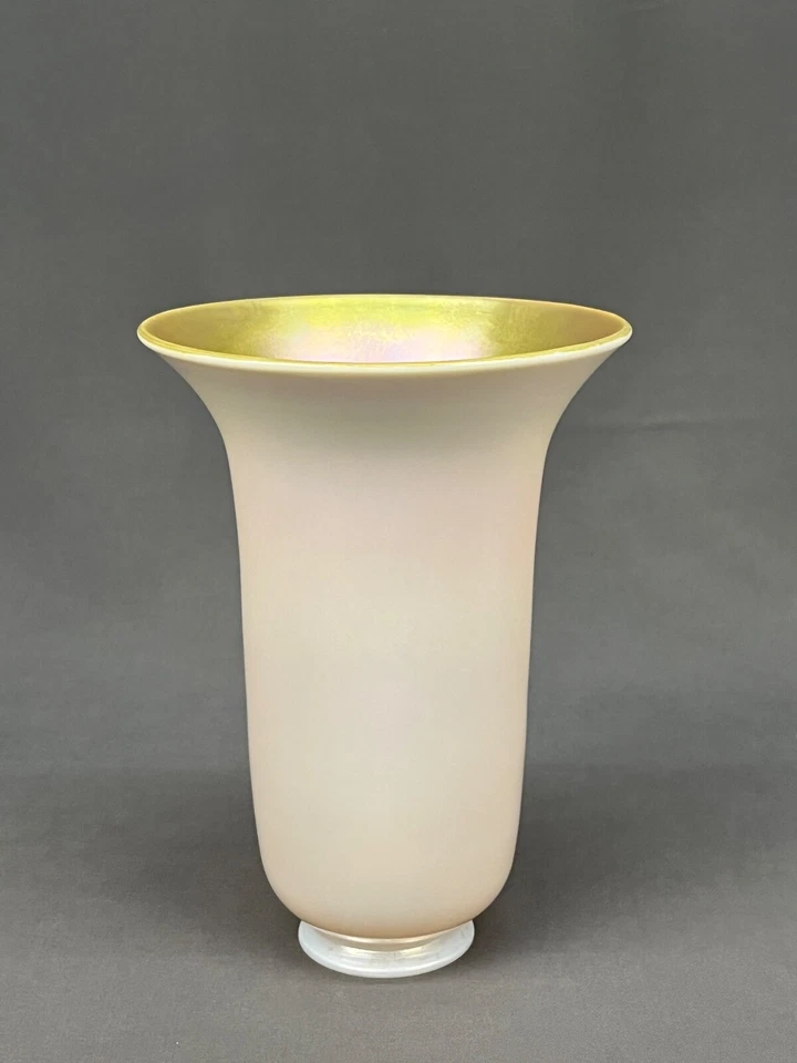 Steuben Art Glass 1920’s GOLD AURENE & CALCITE Trumpet Lamp Shade 2 1/4" Fitter - Image 2 of 4