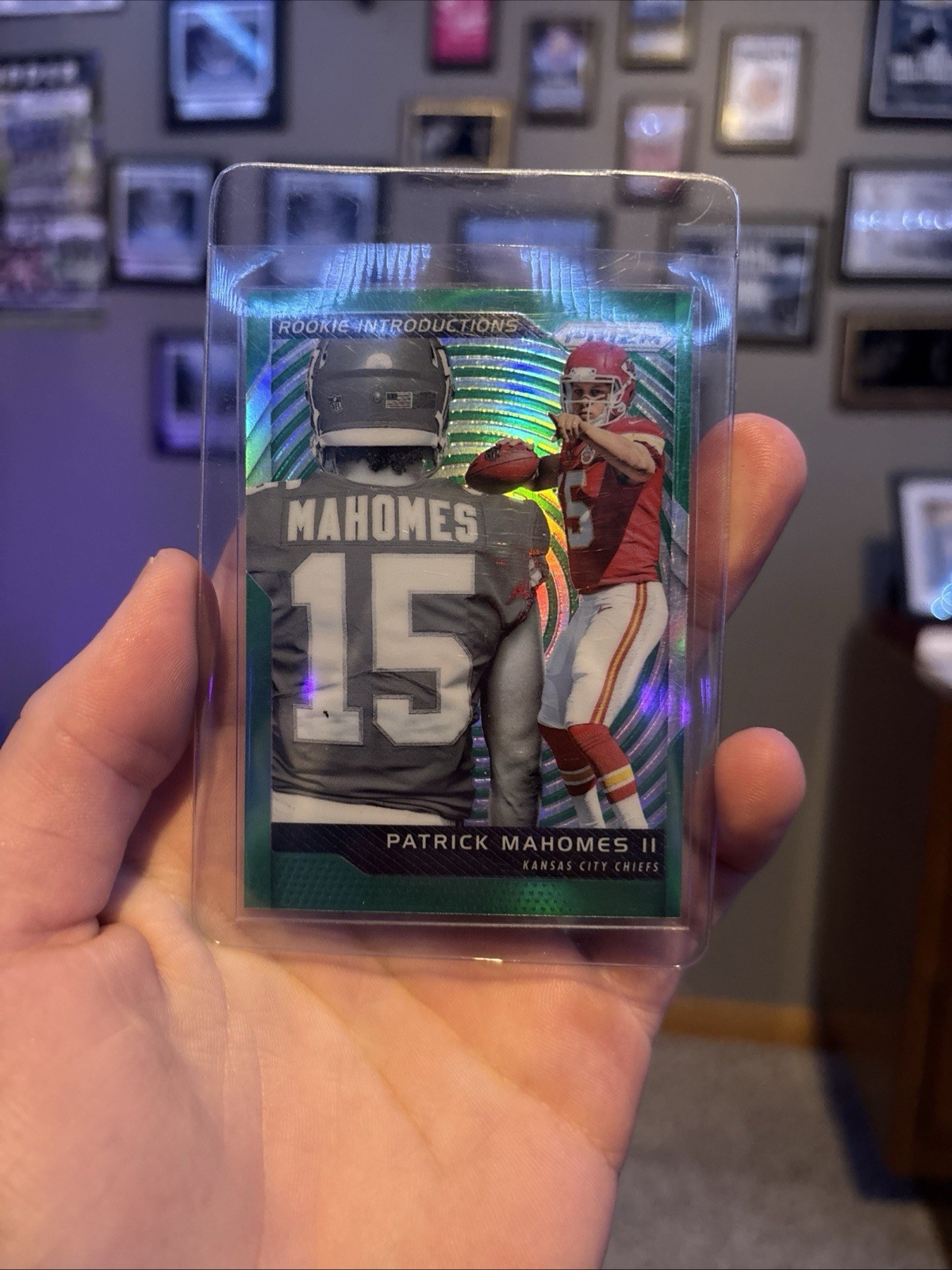 2017 Panini Prizm - Rookie Introductions Patrick Mahomes II #2 Green Prizm (RC)