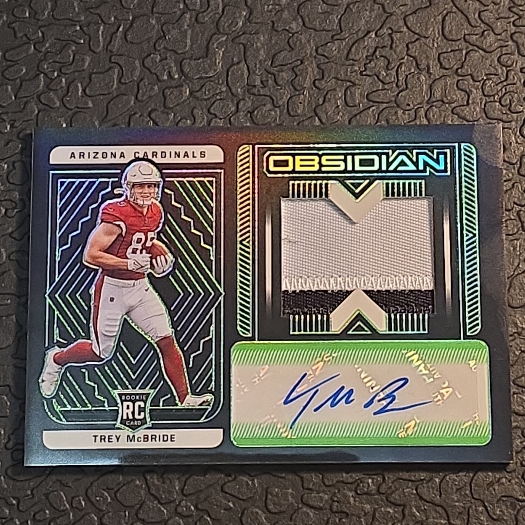Trey McBride Panini Obsidian #221 Jersey Autograph-Electric Etch Green