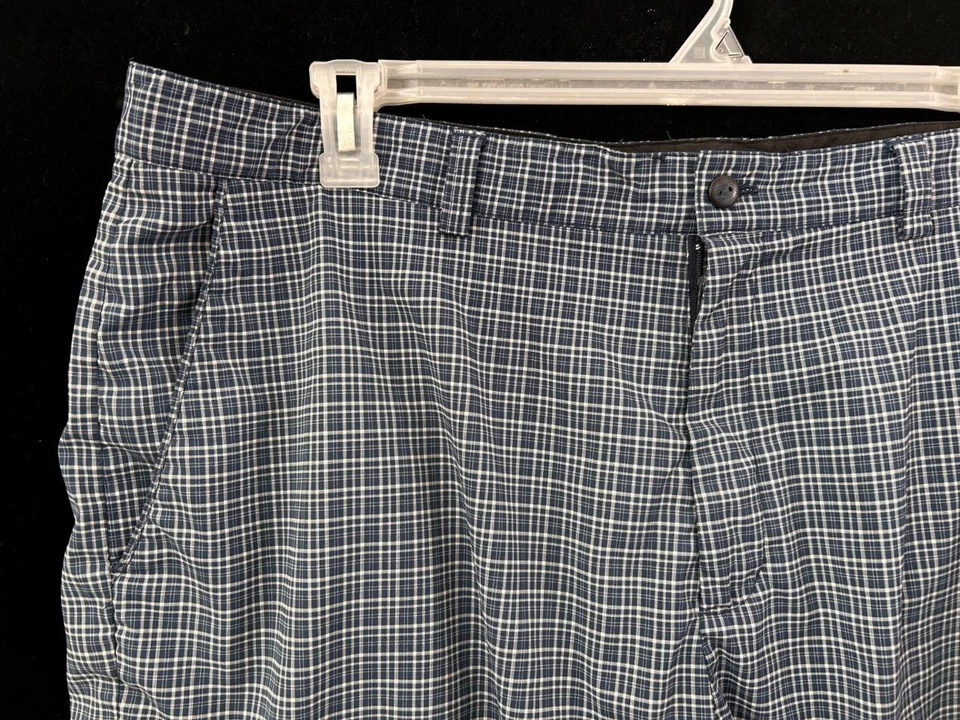 Cutter & Buck shorts size 40 mens 4 pockets 9" inseam blue check - Image 2 of 4