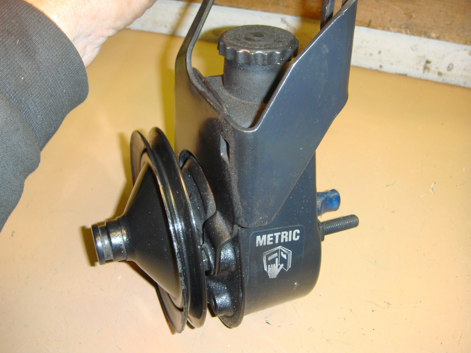 Volvo Penta V6 Engine Power Steering Pump wih Pulley 3850491 3853804