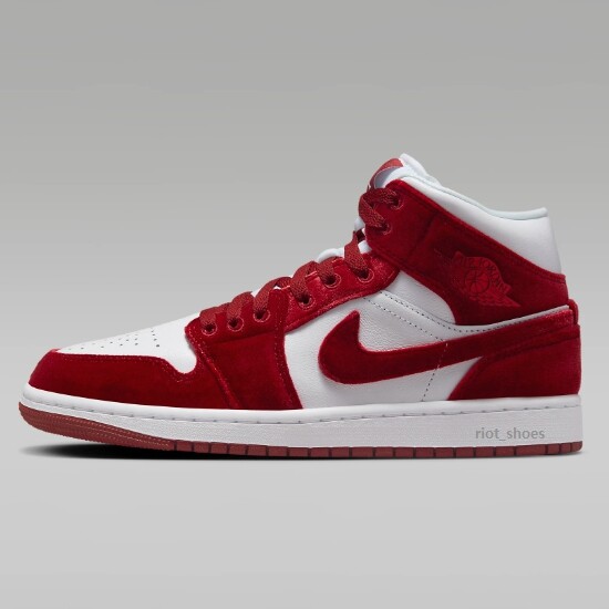 Nike Women's Air Jordan 1 Mid SE Shoes 'Red Velvet' (FZ3334-100
