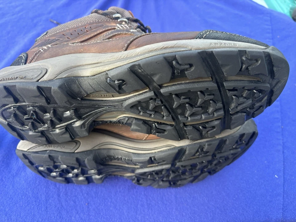 New Balance Rainier Men's Hiking Boot Vibram Sole, Size 10, Brown/Green - Image 3 of 4