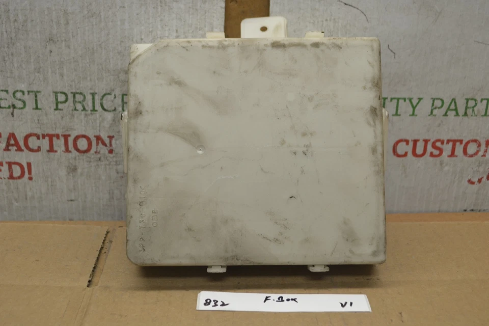 Nissan Xterra Armada 2004-06 caja de fusibles conexiones OEM 284B67S002 módulo 832-V1 Foto 3 de 3