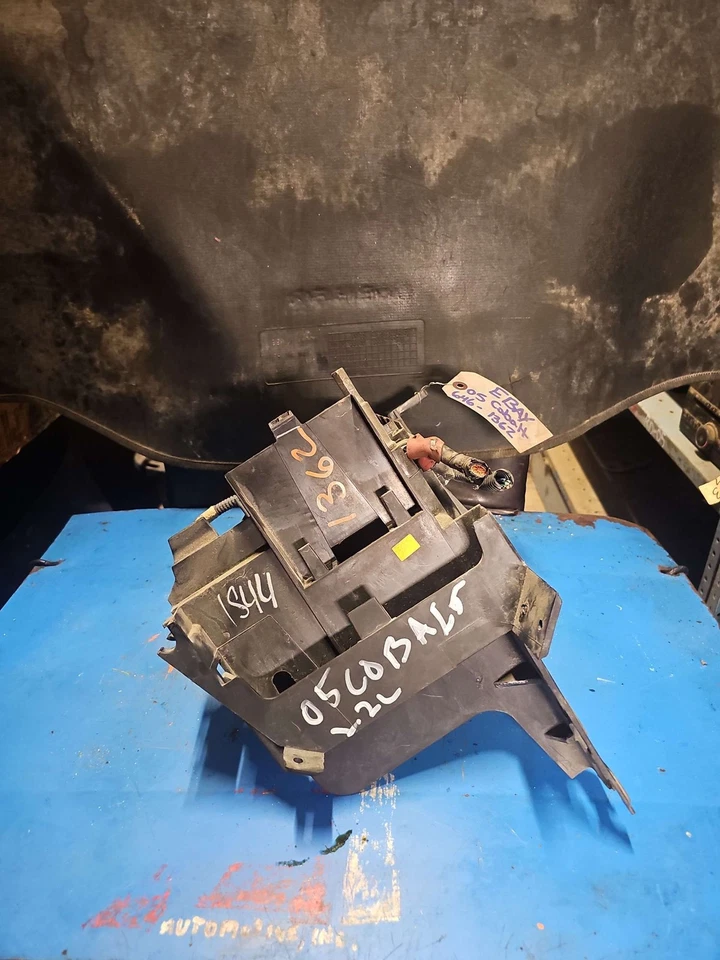 Caja de fusibles motor Chevy Cobalt 05 Foto 3 de 4