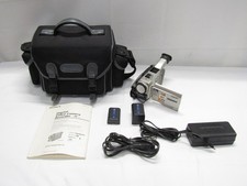Sony Handycam DCR-TRV8 MiniDV Camcorder Carl Zeiss NTSC with 2 Batteries  Case