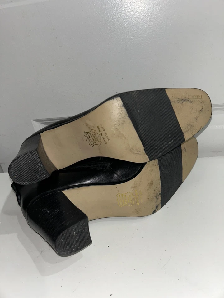 Valerie Stevens Women’s size 9 Vintage Black Minimalist Leather Ankle Boots - Image 4 of 4