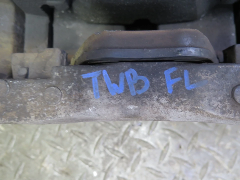 07-13 BMW E90 E92 E93 335i RWD CONJUNTO DE 2 PINÇAS DE FREIO DIANTEIRAS ESQUERDA E DIREITA FABRICANTE DE EQUIPAMENTO ORIGINAL - Imagem 2 de 4