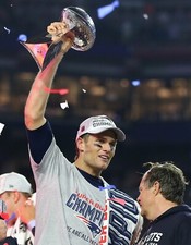 Tom Brady UNSIGNED SuperBowl 8X10 Photo New England Patriots (SS)