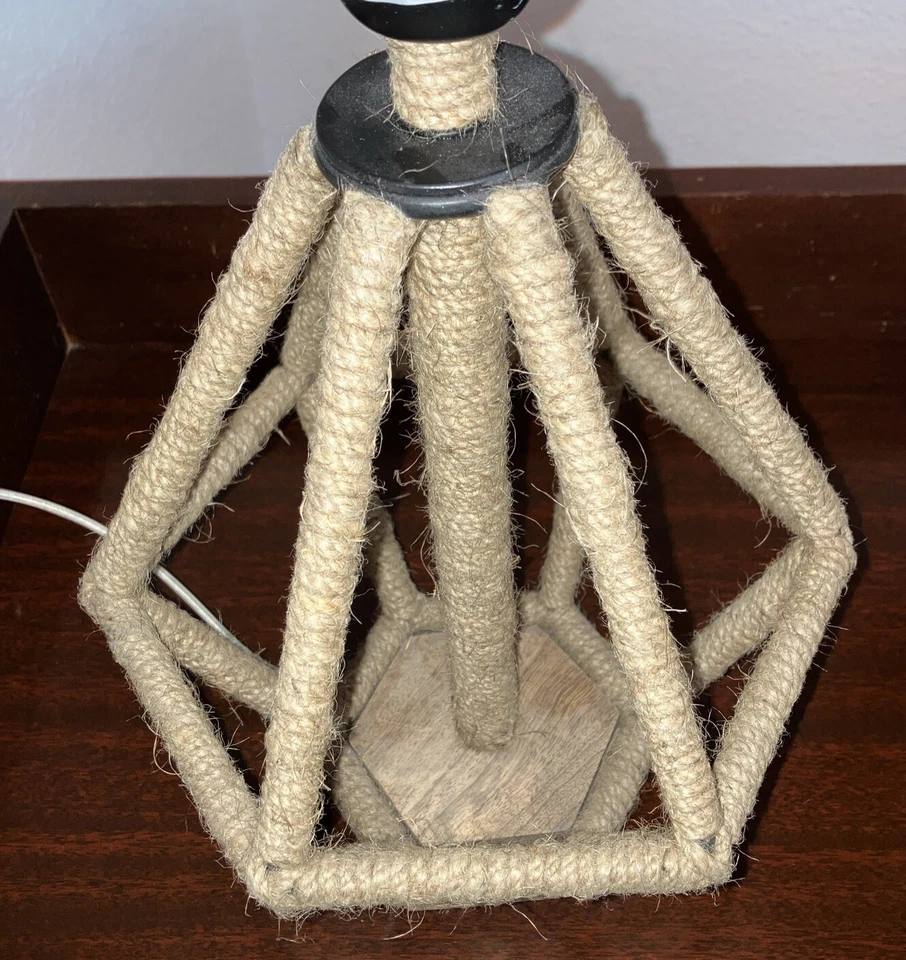 Candeeiro de mesa pequeno Pottery Barn Fisherman tema corda náutica, funciona sem sombra - Imagem 2 de 4