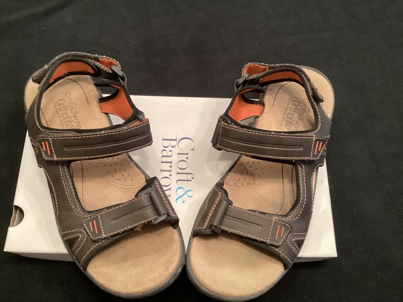 Men’s sandals. Croft & Barrow. Size: 9 medium. brown